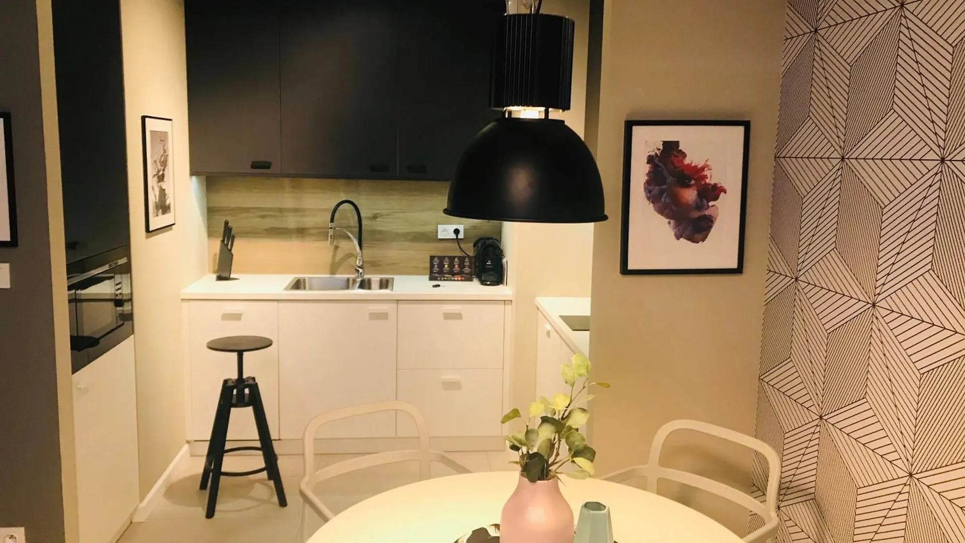 Martikal Apartments 1 포즈난